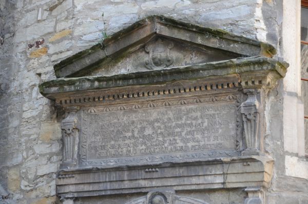Inschrift am Portal des Treppenturmes (vor 1609)